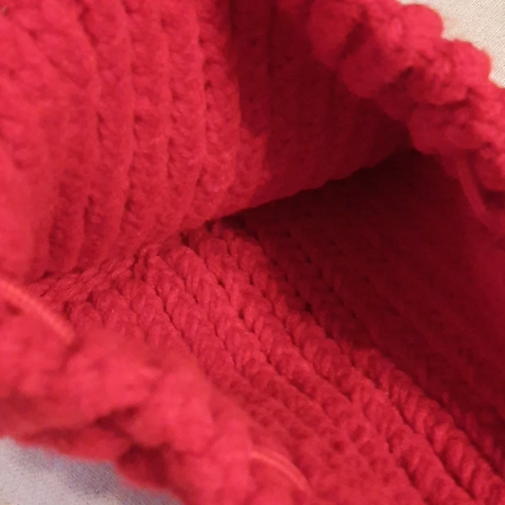 Vintage red knitted hat with drawstring ga Bulldog red